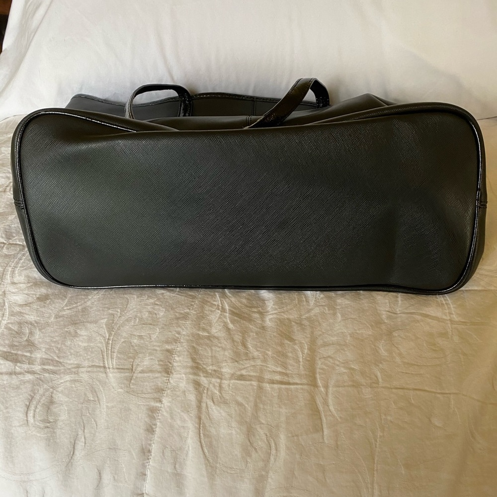 Coach Tote - Pre-Owned - Picture 3 of 8